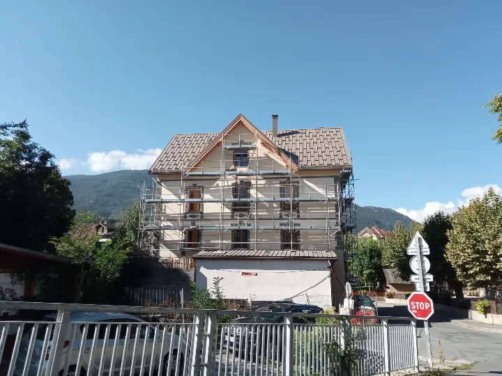 Bureau Bois Concept Rénovation après sinistre par incendie à Guillestre
