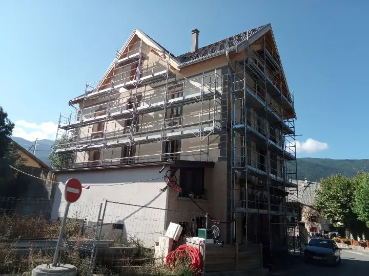 Bureau Bois Concept Rénovation après sinistre par incendie à Guillestre